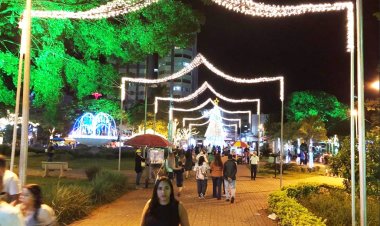 VENDAS FRACAS PRÉ-NATAL - Praça movimentada e lojas vazias