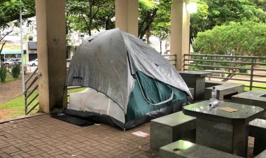 É PRECISO REFLETIR - Chega 2023 com a  cidade tomada por  andarilhos e muito lixo