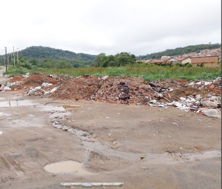 CRIME AMBIENTAL? - Avenida sanitária com “entupimento de minas”