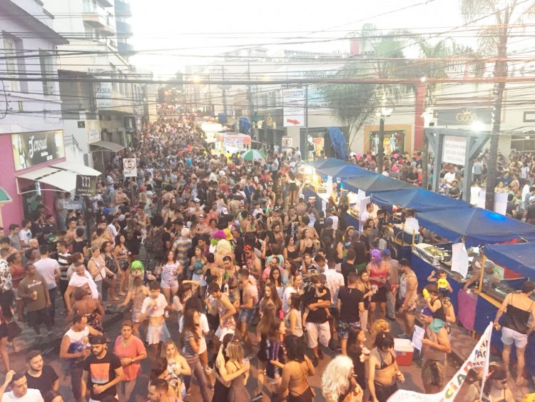 PROBLEMA À VISTA - Carnaval no Boulevard não agrada comerciantes e carnavalescos