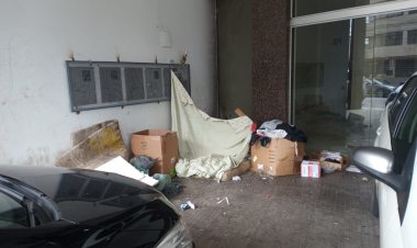 ATÉ QUANDO? - Andarilhos montam “casa” para todo lado