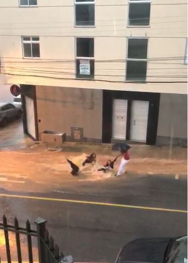 CRÍTICAS - Pavimentação sem captação pluvial gera problemas