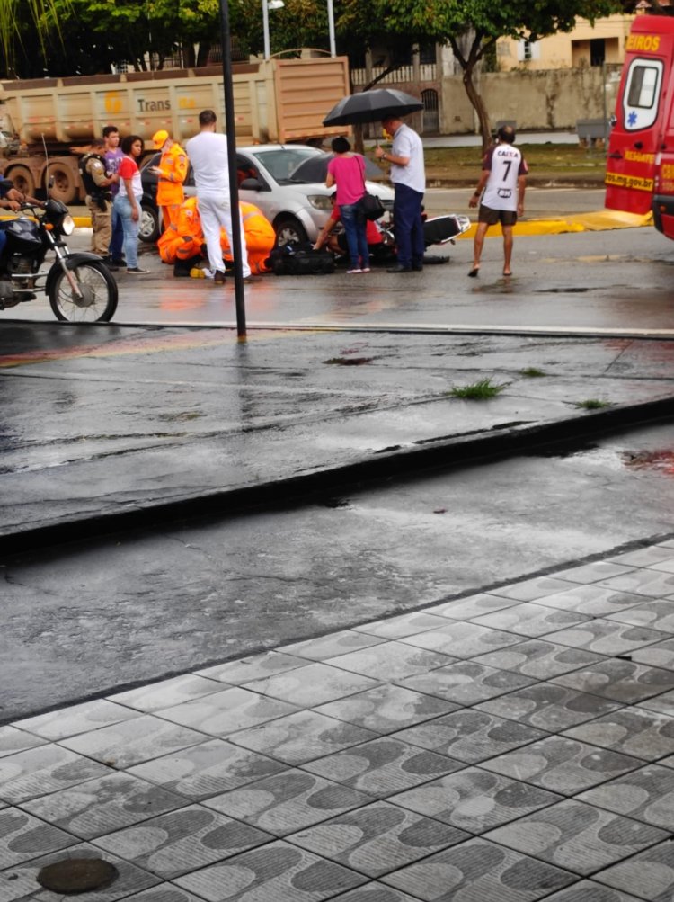 ACIDENTE - Fiesta bate em moto no Nogueira Machado