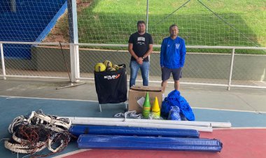 DOAÇÃO - Entidades recebem  material esportivo