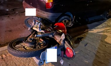 MORTE NO TRÂNSITO - Homem bate moto em  carro parado e morre