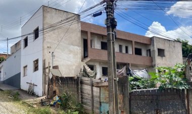 Mais uma construção abandonada