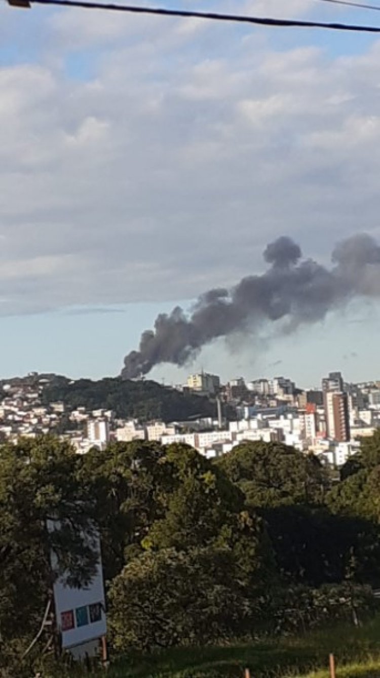 Ônibus é incendiado nesta manhã no Morada Nova