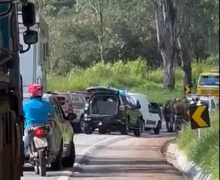 PF faz operação de combate ao tráfico de armas e prende mulher na MG-050