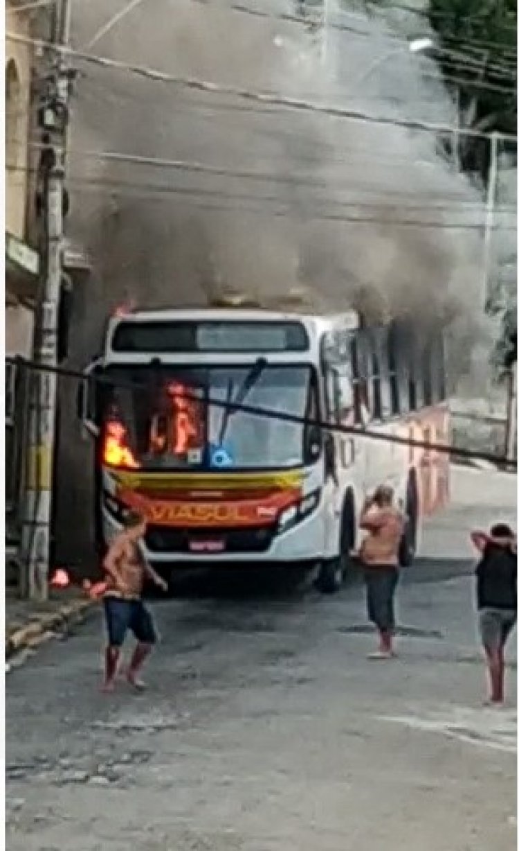 PM prende mais dois envolvidos no incêndio de ônibus
