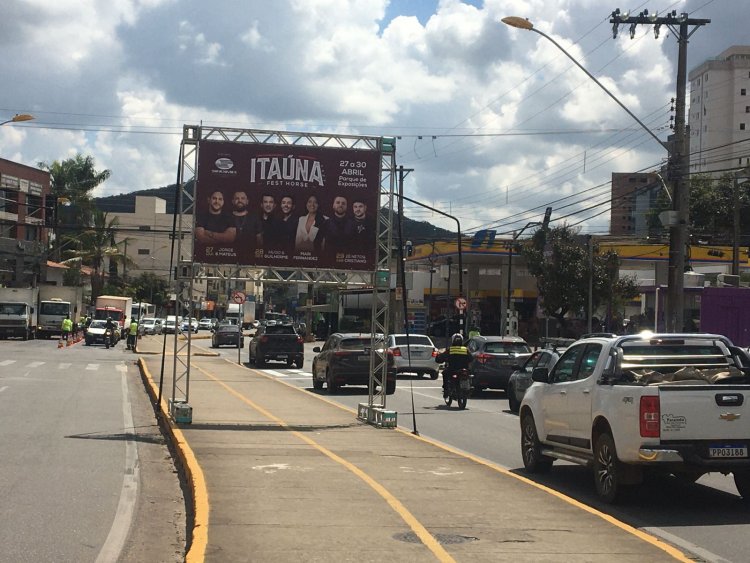 ABSURDO! - Propaganda de show na  pista central da Jove Soares