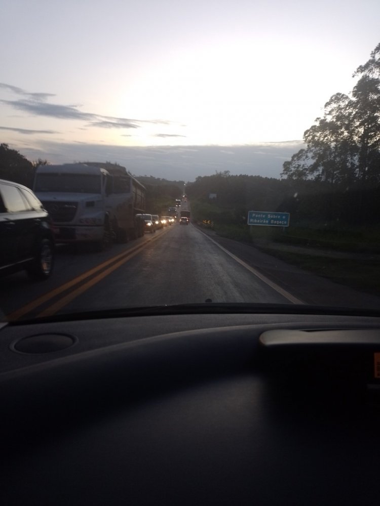 Concessionária divulga trânsito liberado  em Divinópolis e “trava” tráfego em Itaúna