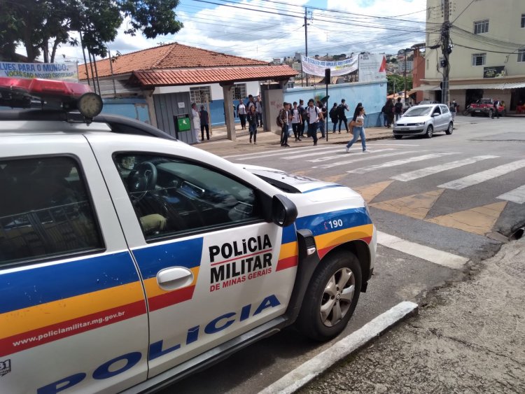 Boataria após ataque em escola leva pânico às famílias