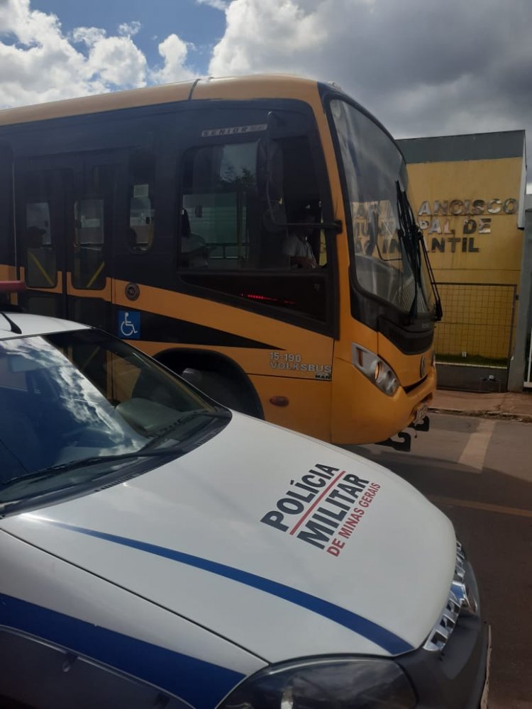 Boataria após ataque em escola leva pânico às famílias