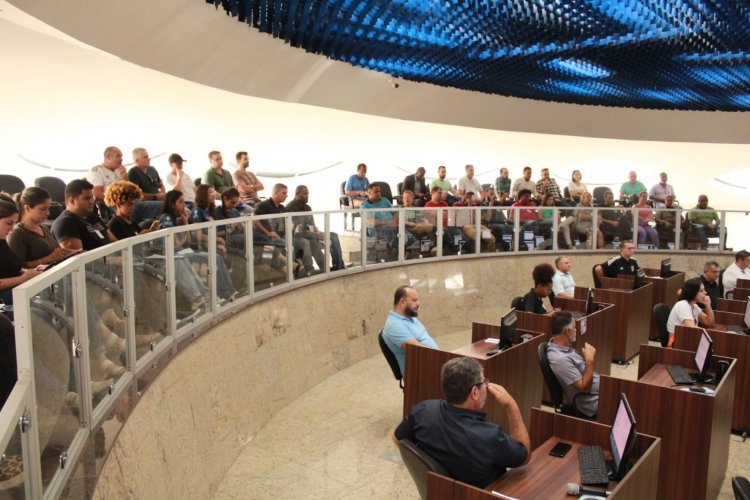 SOLUÇÃO IMEDIATISTA - Câmara debate contratação de segurança armada nas escolas