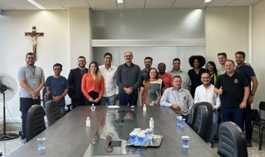 Prefeito assina ordem de  serviço para construir escola