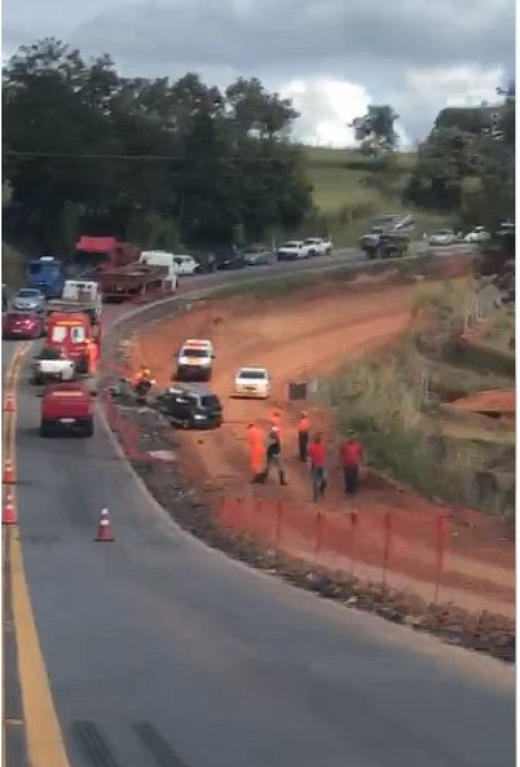 Acidente grave aconteceu há poucos instantes na MG-050, sentido Itaúna/Divinópolis