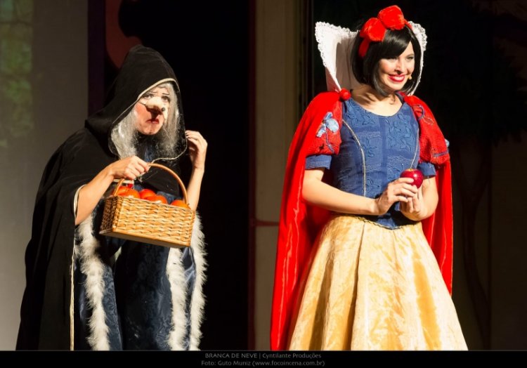 Branca de Neve é o  espetáculo deste domingo