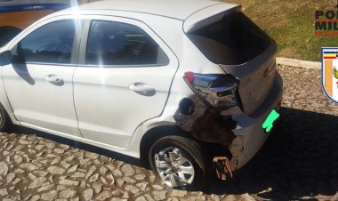 Crossfox bate na traseira  de KA ao passar por radar