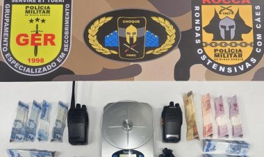 Tráfico: homem é preso com drogas e réplica de armas