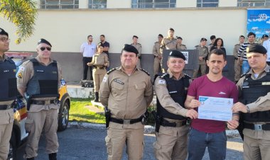 SEGURANÇA ESCOLAR: Itaúna recebe veículo para atuar na Patrulha Escolar