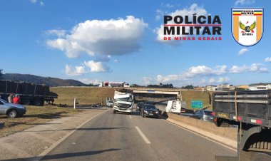 ACIDENTE NO TREVO: Bebeu, pilotou moto sem habilitação e se envolveu em acidente