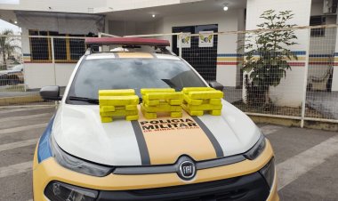 PM apreende 24 barras de maconha em ônibus na rodovia