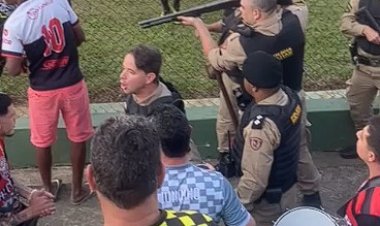 PM usa cacetete, bala de borracha e spray de pimenta para “espalhar” confusão em campo de futebol