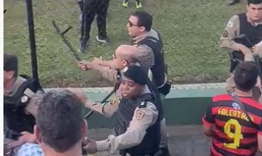 Cacetete, bala de borracha e spray de pimenta em campo de futebol