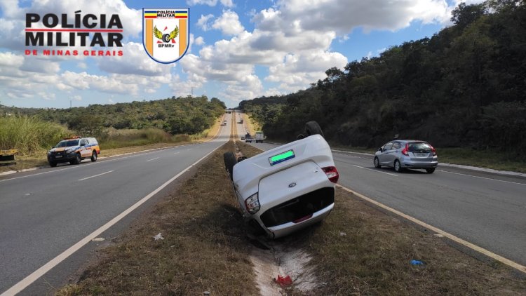 Mulher se distrai e carro capota na rodovia