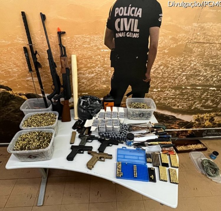 Polícia Civil apreende arsenal na casa de homem que ameaçava ex-namorada, em Itaúna