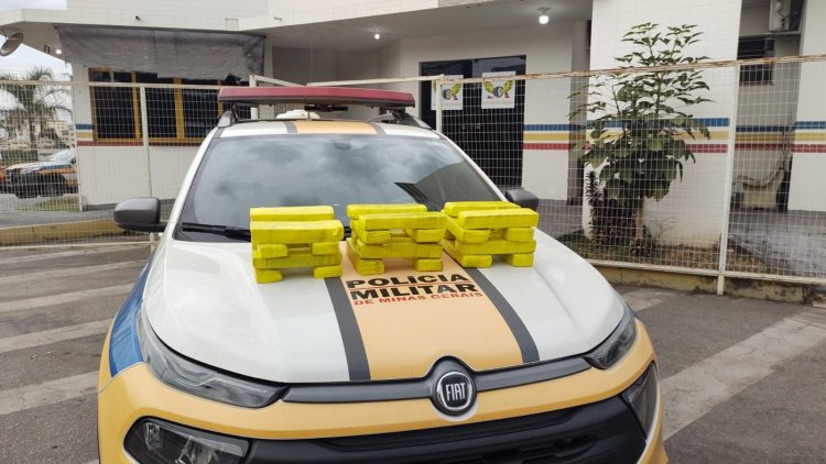 PM apreende 24 barras de maconha em ônibus na rodovia