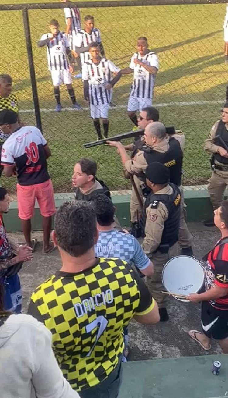 PM usa cacetete, bala de borracha e spray de pimenta para “espalhar” confusão em campo de futebol