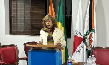 Escritora Maria Lúcia Mendes