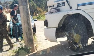 Batida entre moto e Scânia
