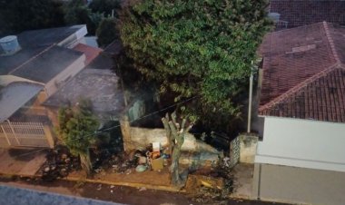 Casa “abandonada”  é incendiada no Bairro das Graças
