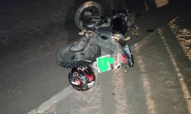 Moto e carro colidem na MG-431