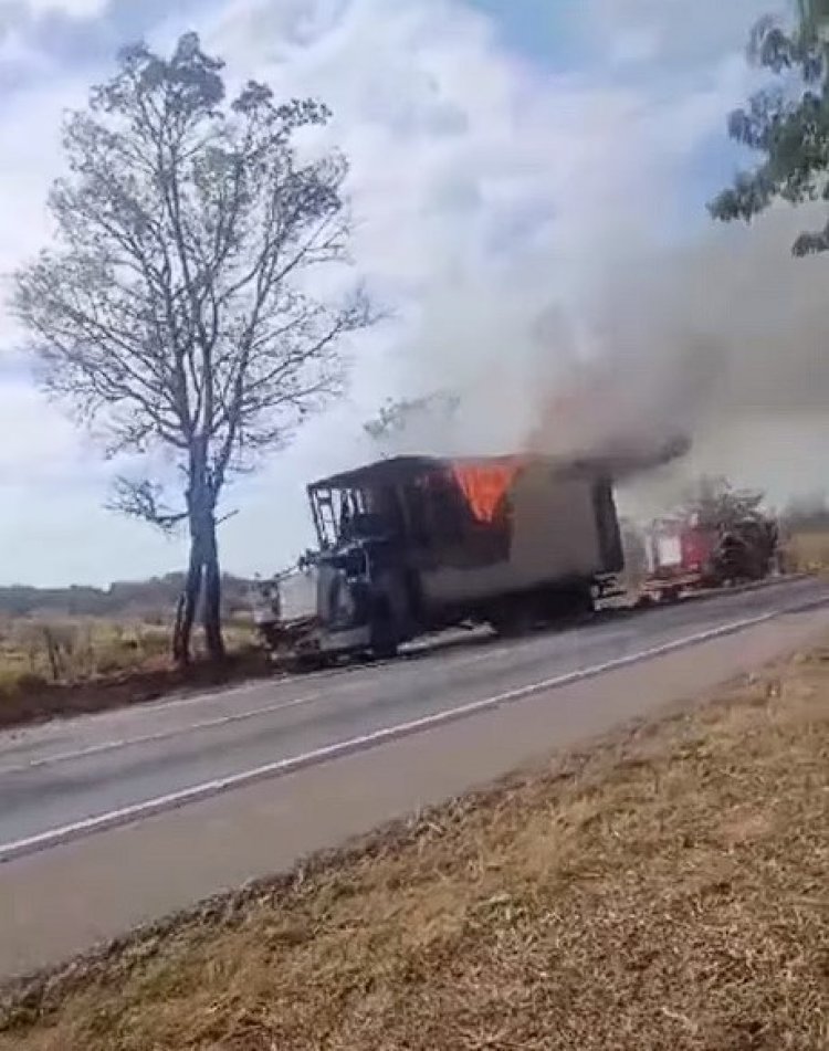 Incêndio em caminhão interdita MG-050 provocando engarrafamento de vários quilômetros