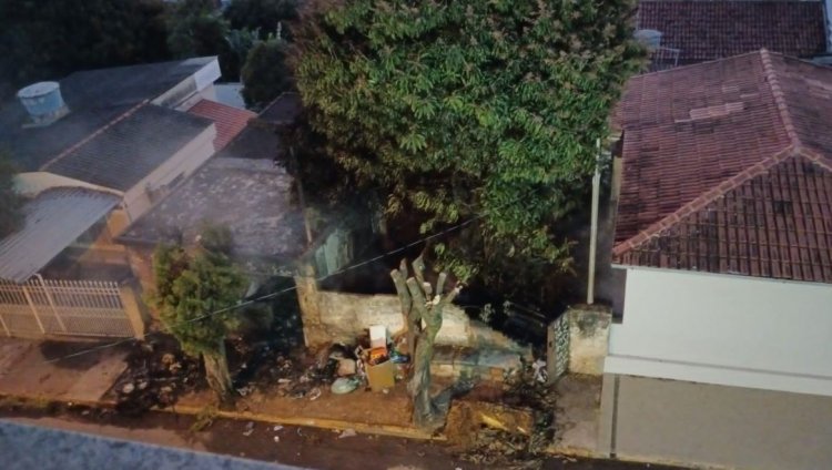 Casa “abandonada”  é incendiada no Bairro das Graças