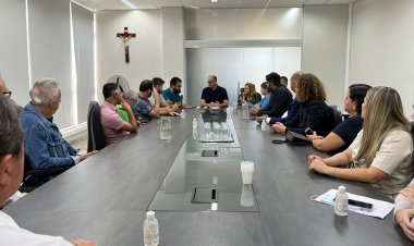 Prefeito assina contrato de empréstimo para calçar o Morro do Bonfim