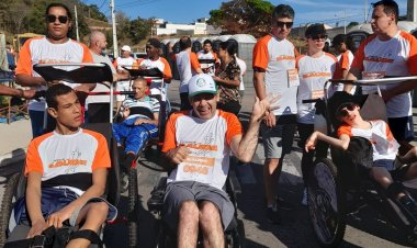 Cadeirantes praticam atletismo