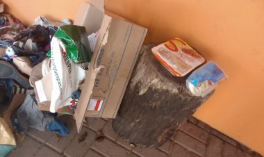 Sujeira na Praça da Matriz  e inércia do poder público