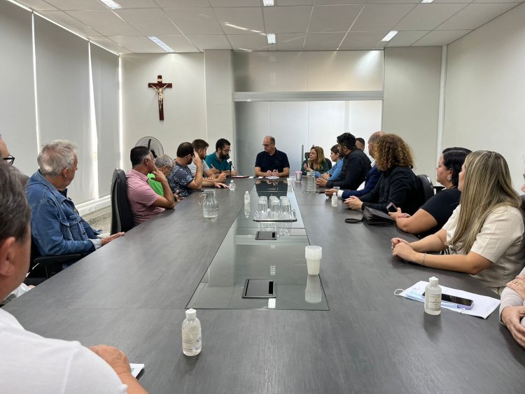 Prefeito assina contrato de empréstimo para calçar o Morro do Bonfim