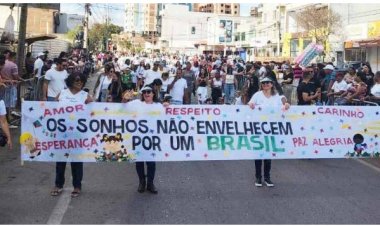 AMOR À PÁTRIA - Cidadãos saem às ruas para comemorar a Independência