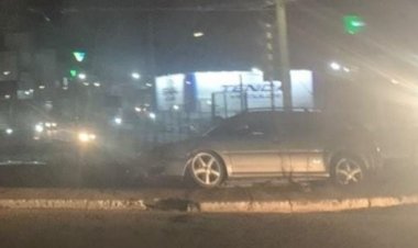 Motorista perde o controle e cai em vala na linha férrea