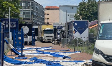 PROJETO NA RUA - Caminhão da Fecomércio já está na Praça