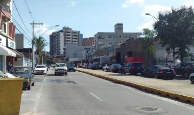 Ônibus solta a roda e trânsito fica interditado na Jove Soares, sentido Centro/Bairro