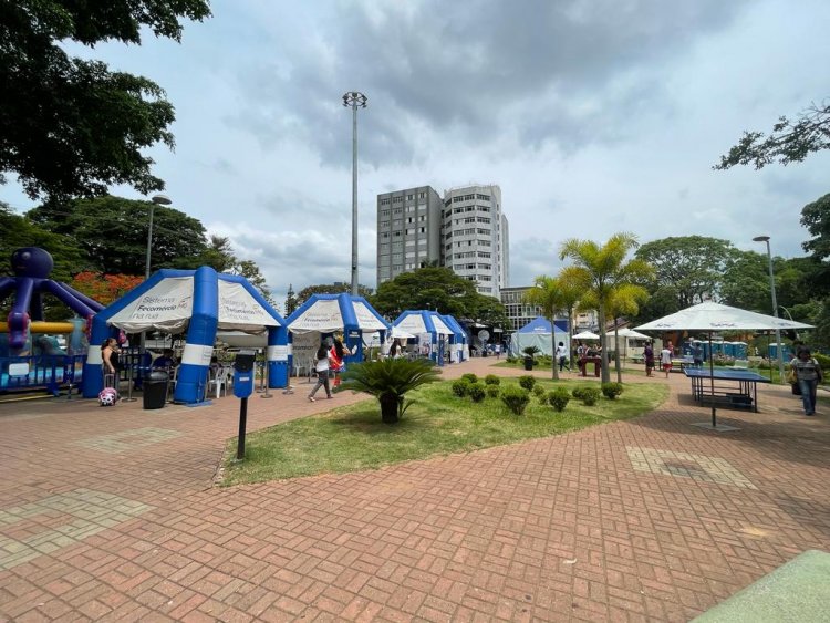 Caminhão da Fecomércio fica até amanhã na Praça