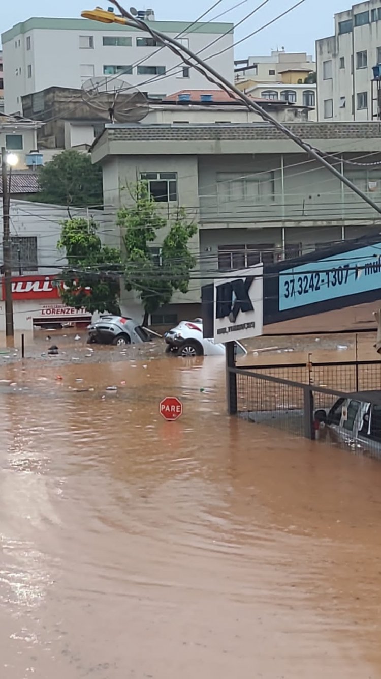 Chuva do caos em Itaúna: 40 minutos de tempestade para a cidade!