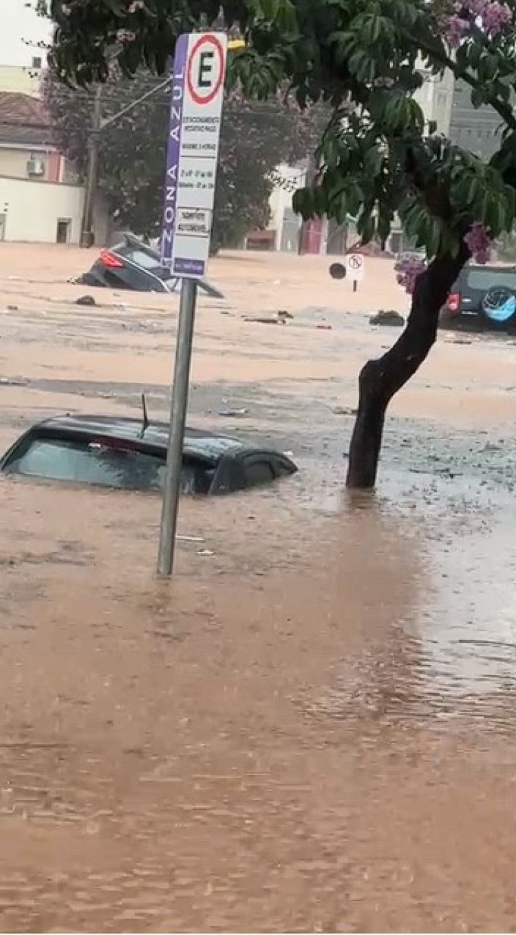 Chuva do caos em Itaúna: 40 minutos de tempestade para a cidade!