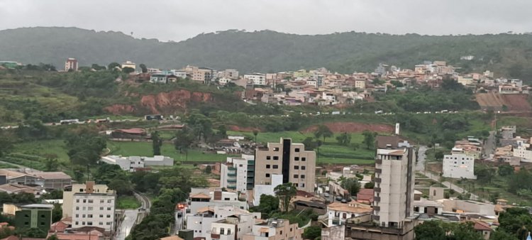 Chuva do caos em Itaúna: 40 minutos de tempestade para a cidade!